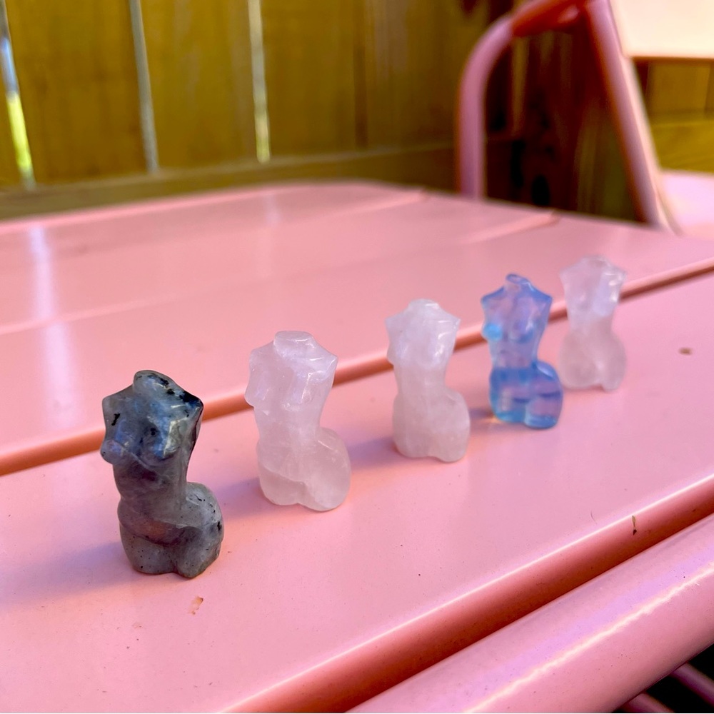 Mini carved rose quartz goddess body ✨✨✨✨